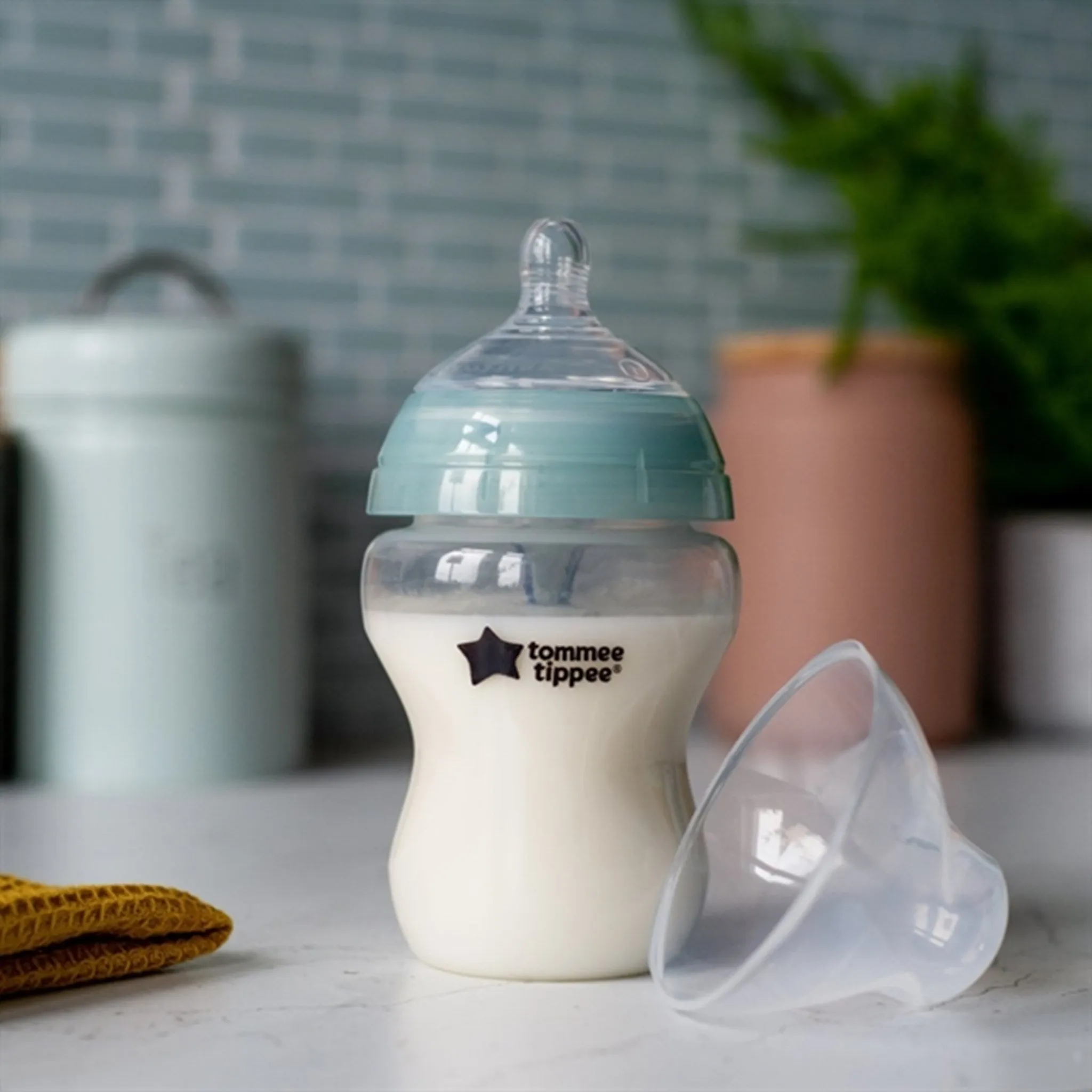 Tommee Tippee Baby Bottle w/Heat Indicator - Anti-Colic 260 ml